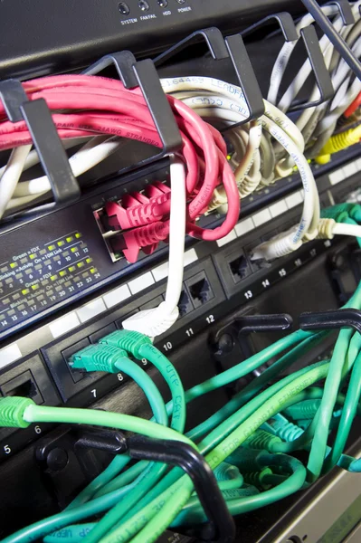 Gerenciamento de cabos de servidor de rede — Fotografia de Stock
