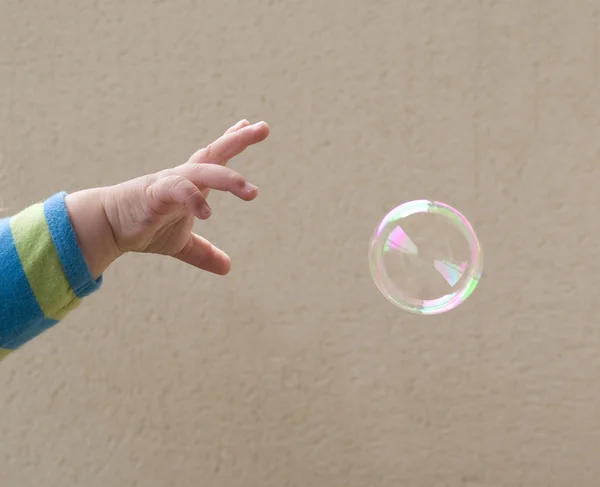 Reaching for the bubble — Stock Photo, Image