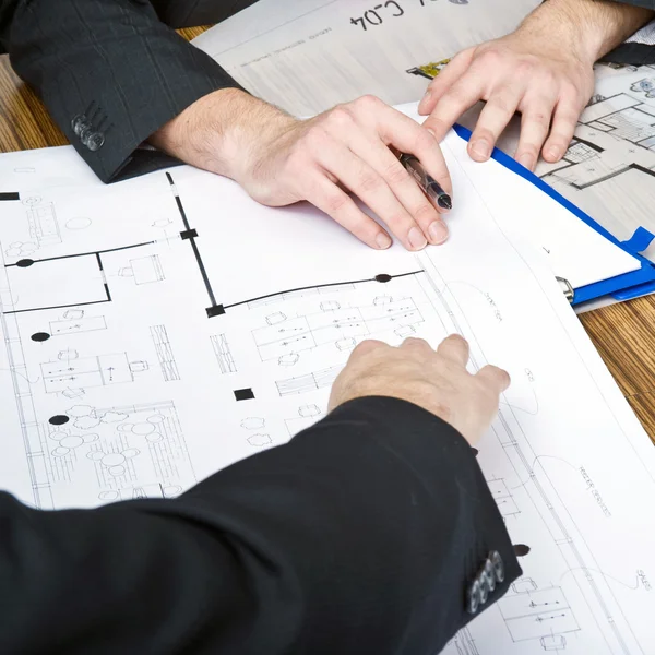 Discussing architectural plans — Stock Photo, Image
