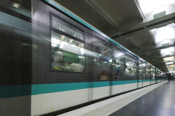 Versnellende metro — Stockfoto