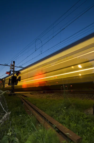 Vorbeifahrender Zug — Stockfoto