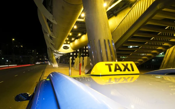 Väntande taxi — Stockfoto