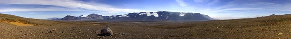Исландский бесплодный пейзаж — стоковое фото