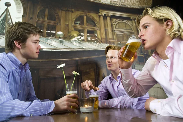 Having a beer — Stock Photo, Image