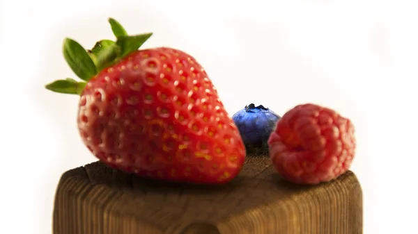Berries on woodet top — Stock Photo, Image