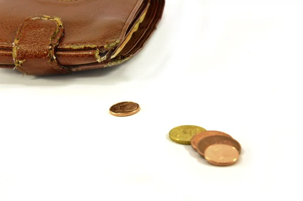 Старий гаманець і монети. Вирізання — стокове фото