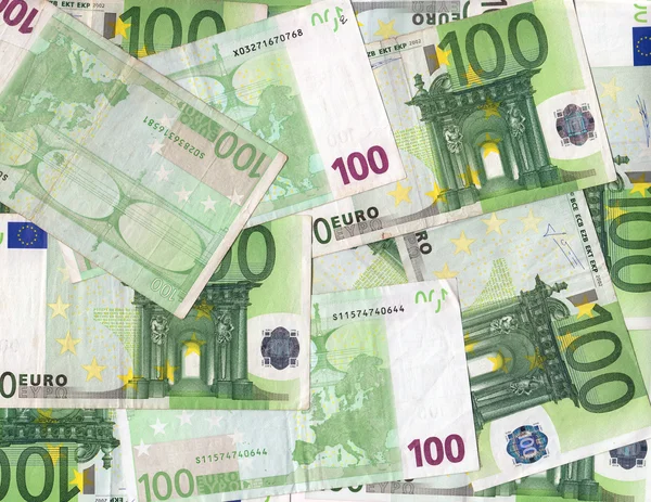 Паля банкноти 100 євро — стокове фото