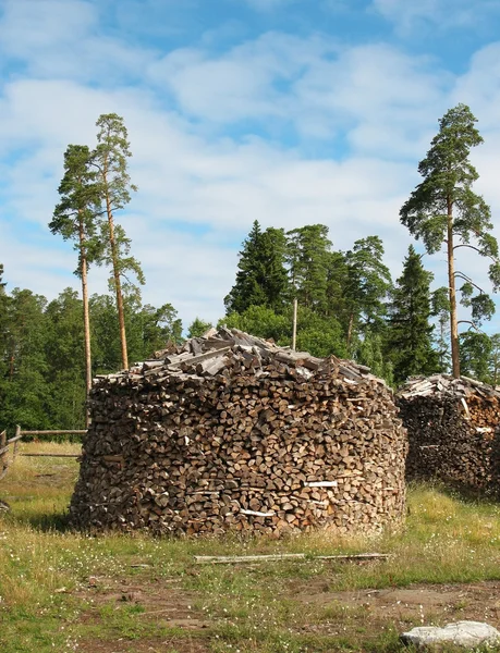 Ronde stapel brandhout. een eiland valaam — Stockfoto