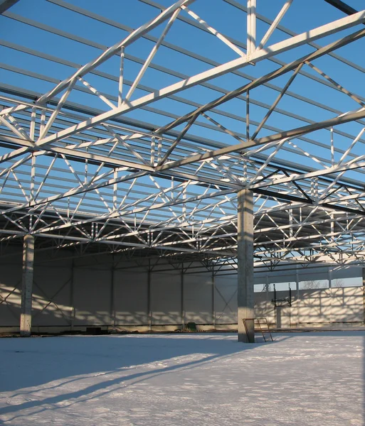 Karkas hangar in aanbouw Stockfoto