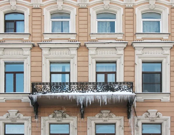 Okrajové rampouchy. St.Petersburg — Stock fotografie