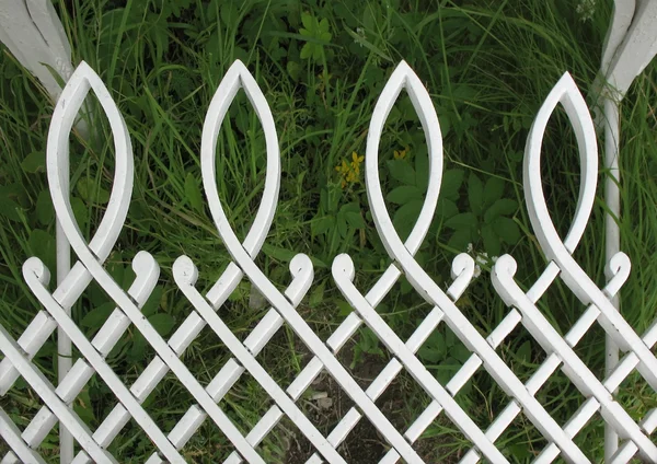 パターン シート金属の庭のベンチ — ストック写真