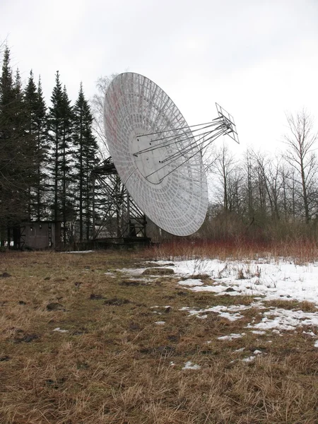 Radio telescope in pulkovo-observatorium — Stockfoto