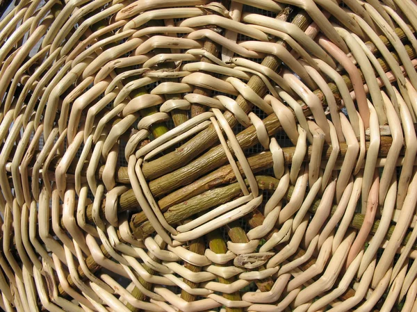 Фрагмент плетеного кошика. Тло — стокове фото