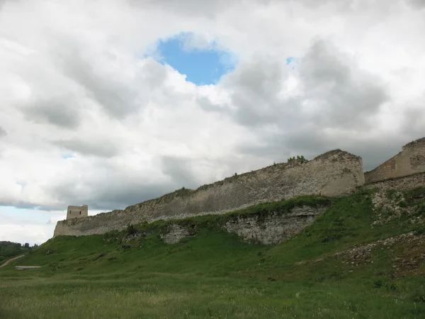 Izborsk fästning. Pskov region. Ryssland — Stockfoto