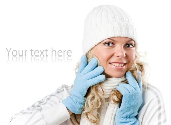 Vinter vacker flicka i vit hatt — Stockfoto