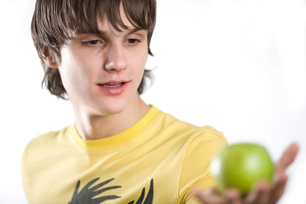 Jongen met appel — Stockfoto
