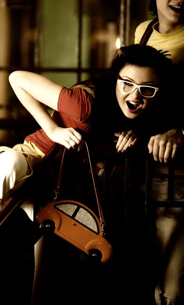 Menina alegre com bolsa — Fotografia de Stock