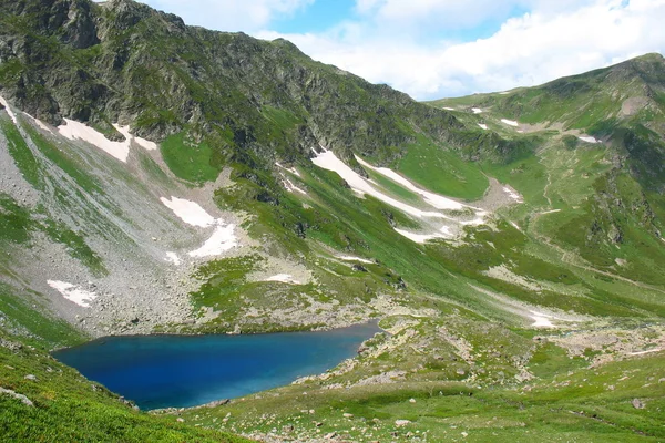 Caucasus. Lake in mountains. — Stock Photo, Image