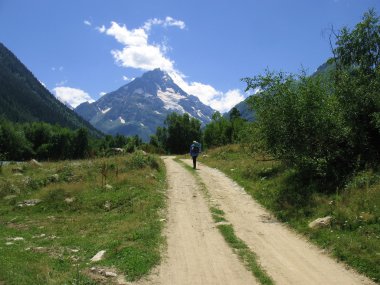 Dağlara giden yol