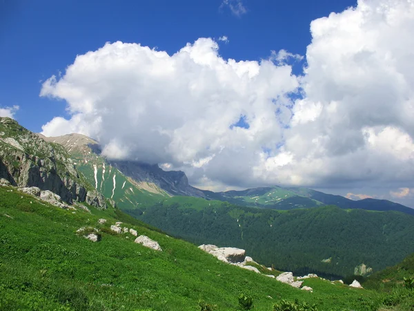In den Bergen des Kaukasus — Stockfoto