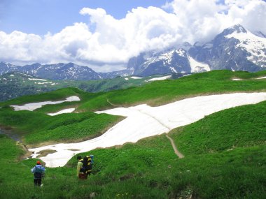 bir rota üzerinde turist