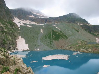 Kafkasya. Göl Dağları.