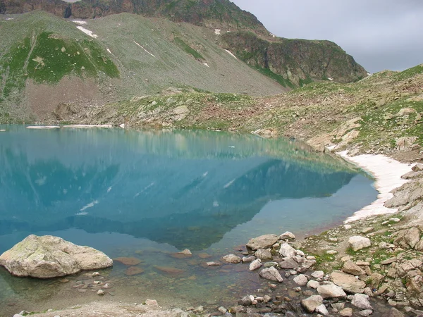 Lac en montagne . — Photo