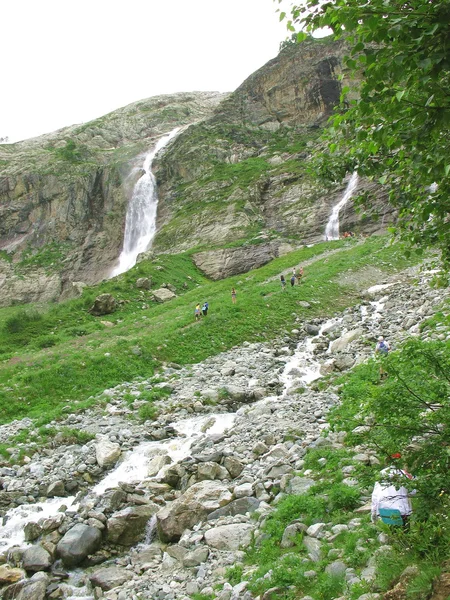 Touristen in den Bergen — Stockfoto