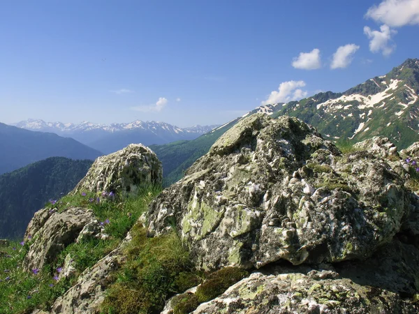 In de bergen van de Kaukasus — Stockfoto