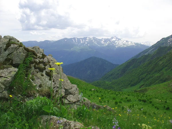 Montañas en el Cáucaso —  Fotos de Stock