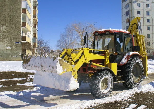 Трактор для прибирання снігу — стокове фото