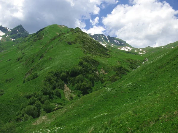 Berge am Kaukasus — Stockfoto