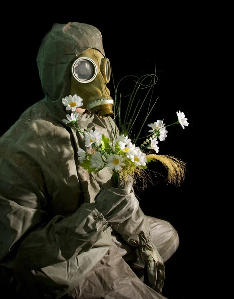 Soldier with flowers on black — Stock Photo, Image