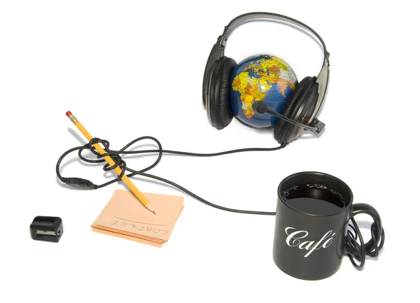 Headset dengan kopi dan pensil — Stok Foto