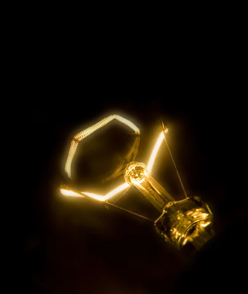 Iluminación espiral de la lámpara en la oscuridad — Foto de Stock