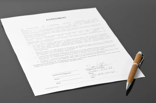 Signed agreement — Stock Photo, Image
