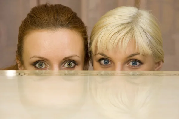 Two surprised woman — Stock Photo, Image