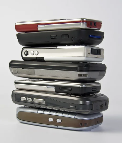 Stapel van mobiele telefoons — Stockfoto