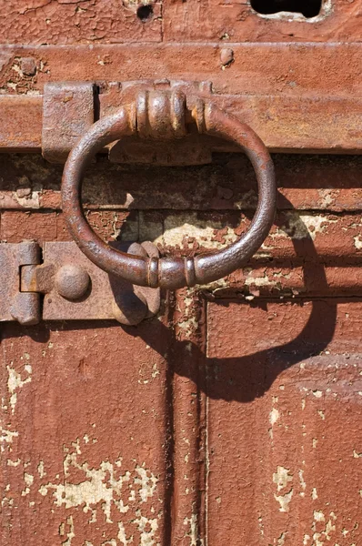 Golpeador de puerta oxidado —  Fotos de Stock