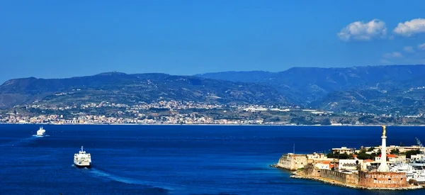 Vista del estrecho de Messina — Foto de Stock