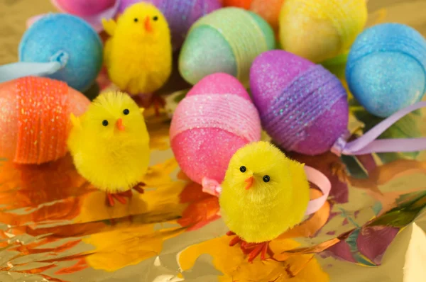 계란으로 부활절 병아리 — 스톡 사진