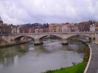 Roma'da köprü
