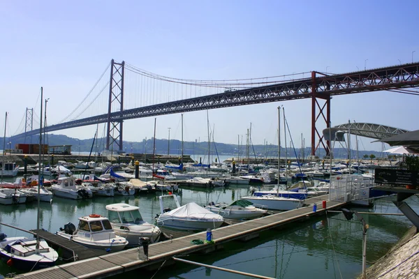 Puente colgante —  Fotos de Stock