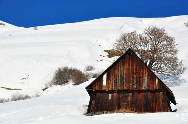 Hut on mountain — Stock Photo, Image