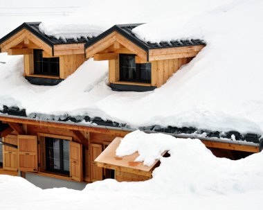 Chalet covered by snoww clipart