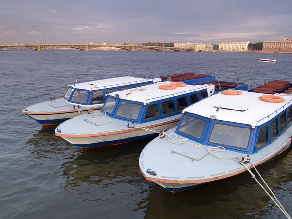 Три маленьких лодки — стоковое фото