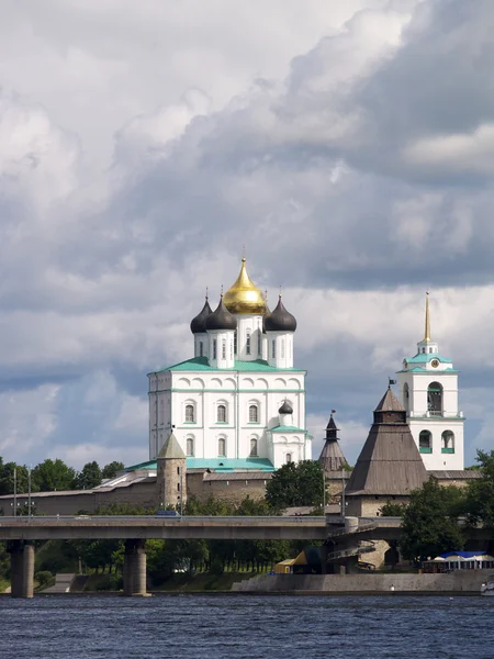 프스코프의 크렘린에 성당 — 스톡 사진
