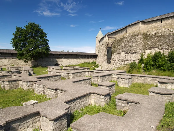 Fundacja i mury zamku — Zdjęcie stockowe