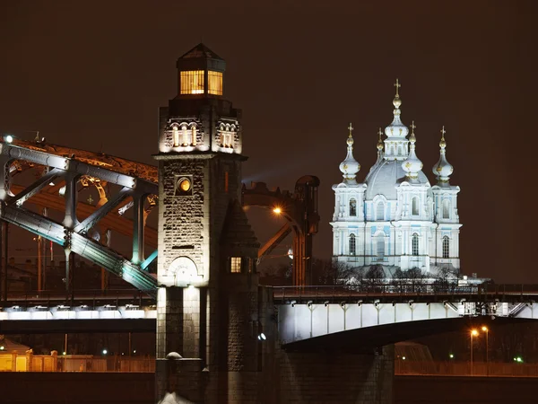 Большой Питерский мост и собор — стоковое фото