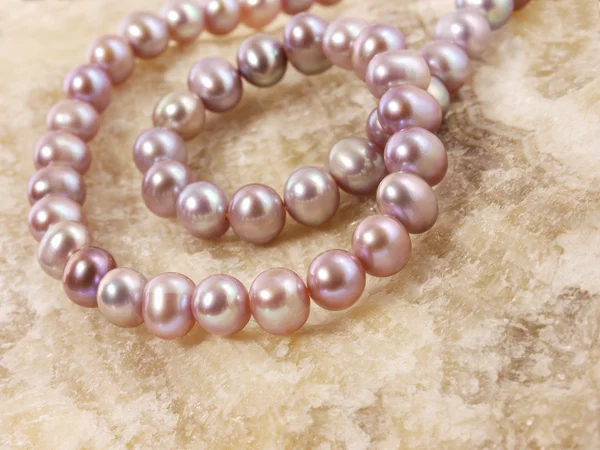 Halskette aus einem Perlenschmuck — Stockfoto